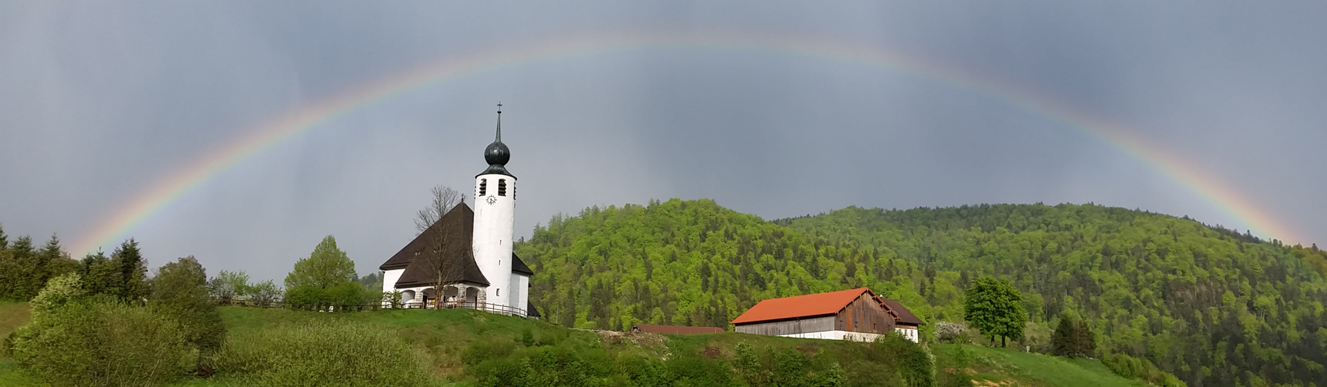 DH – WB Kirche mit Regenbogen